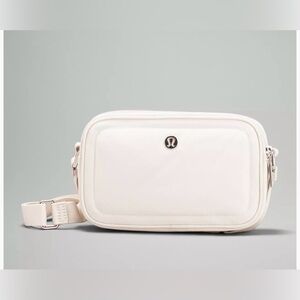 Lululemon Crossbody Camera 2L bag